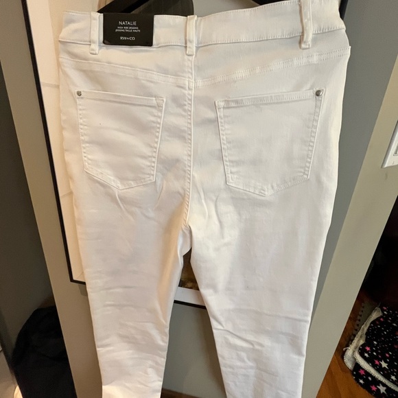 RW & Co WHITE JEANS π - Picture 2 of 5